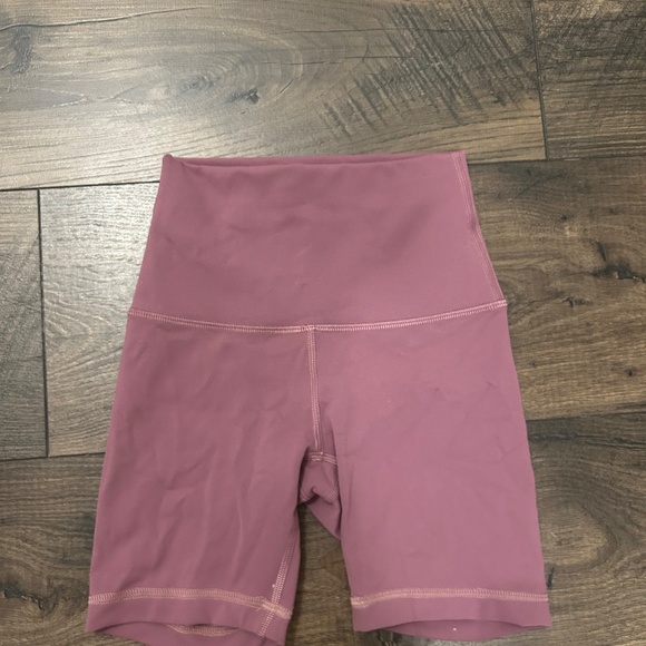 Lululemon Size 0 Plum Wunder Train Biking Shorts 4 Inch Inseam - Picture 2 of 3